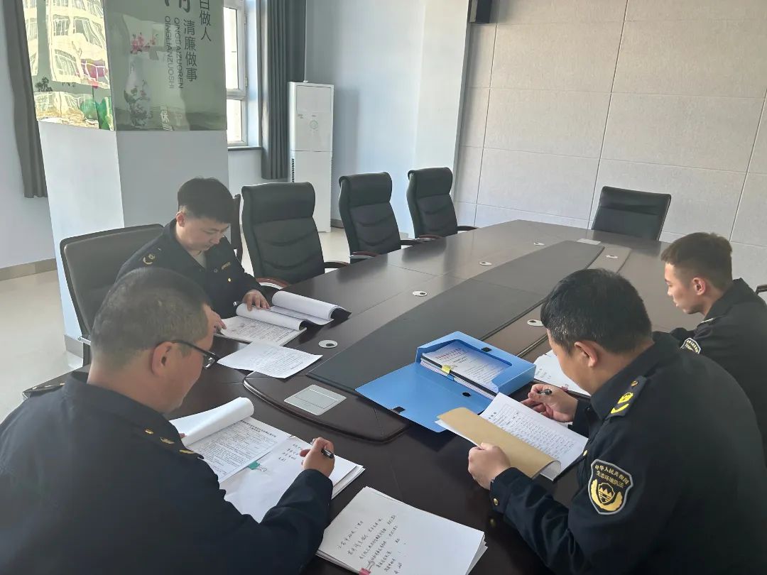 锡盟生态环境局东乌旗分局开展行政处罚案卷自纠自评，全面提升行政执法质量