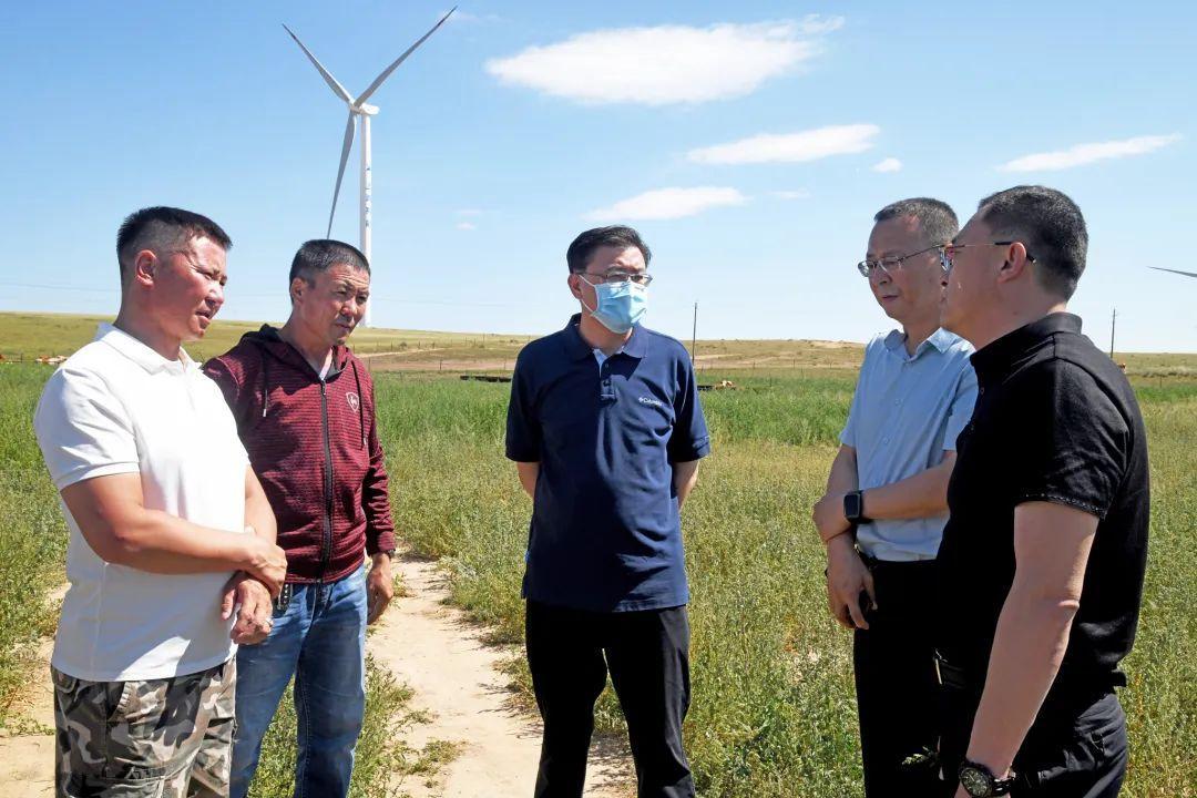 张佰成到阿巴嘎旗调研经济社会发展和浑善达克沙地治理情况