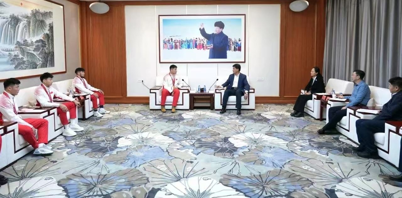 郭玉峰会见第十五届全国运动会赌球网站籍参赛运动员代表