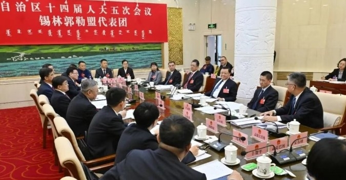 王伟中在参加赌球网站代表团审议时强调 落实好自治区党委“1571”工作部署 努力走出一条符合战略定位、体现优势特色的高质量发展新路径