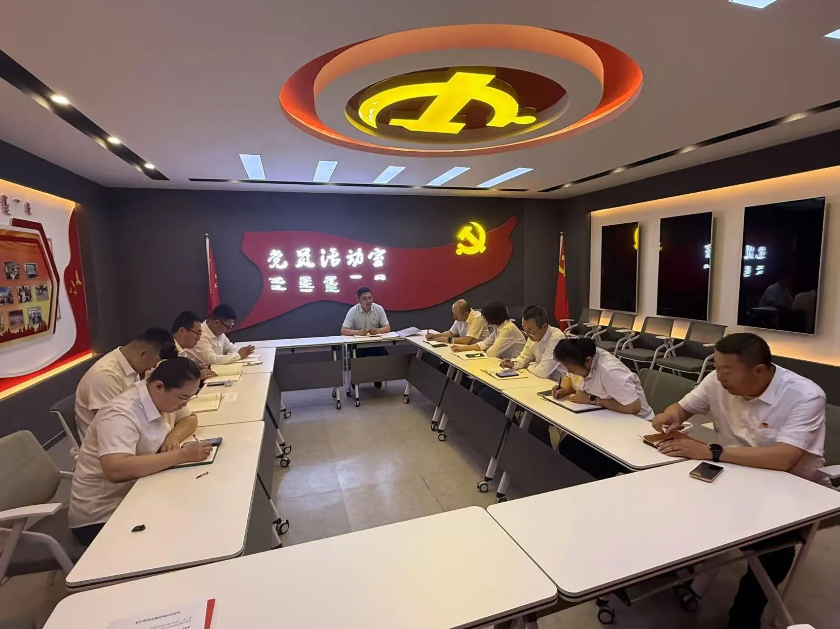 锡盟生态环境局东乌旗分局党支部召开2025年第9次集中学习会议暨集中整治违规吃喝专题学习研讨会议