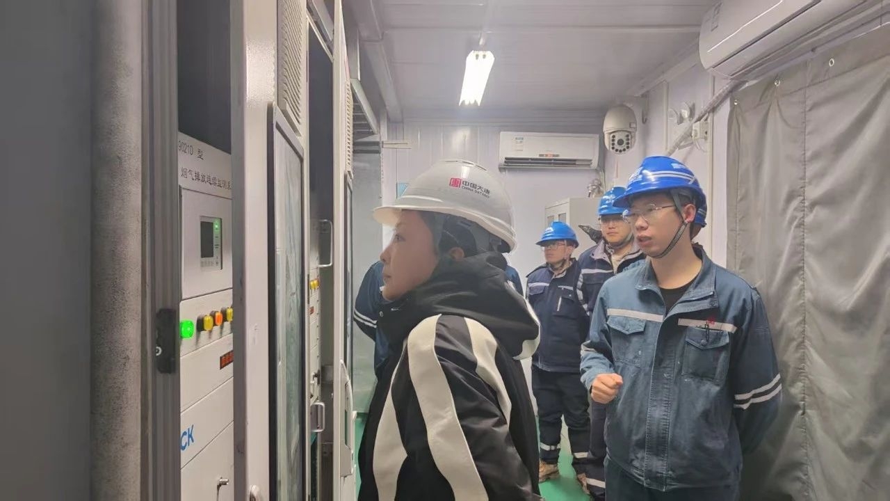 2025年上半年锡林浩特市取得排污许可证企业监测数据联网率及公布率双100%达标