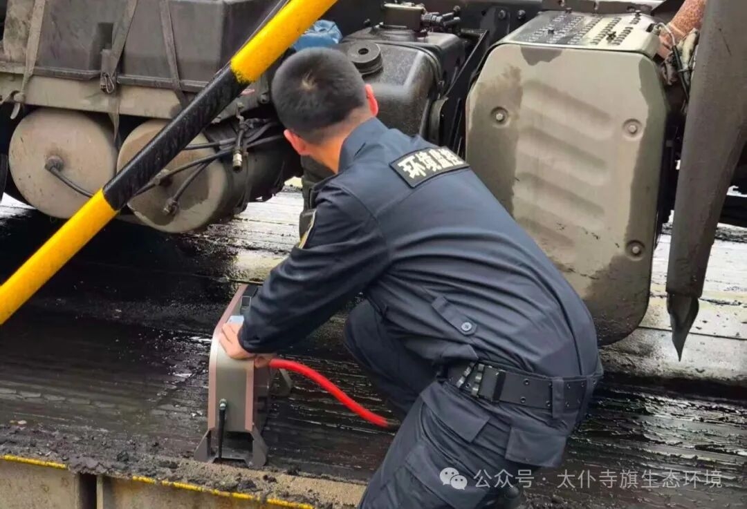 全球最大赌球网站太仆寺旗分局开展柴油货车路检路查，强化移动源污染治理